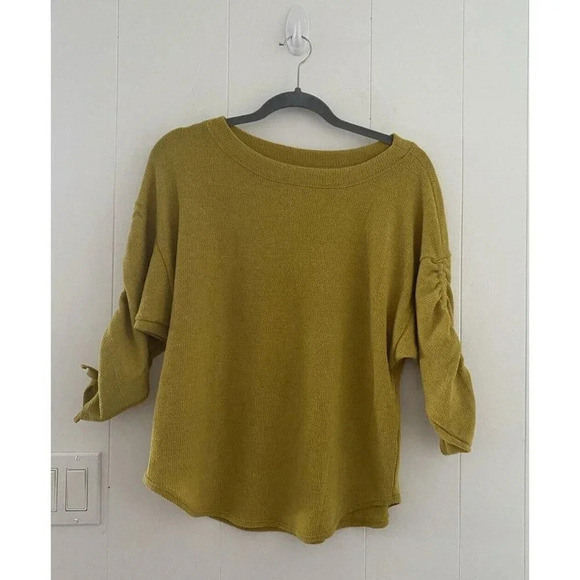 Max Studio Ruched 3/4 Sleeve Chartreuse Green Sweater Size Small - Picture 1 of 7